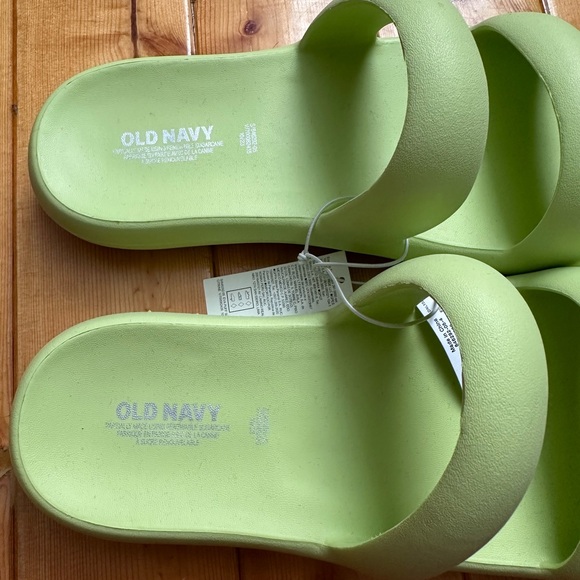 Old Navy Double-Strap Puff Slide Sandals - Picture 3 of 3